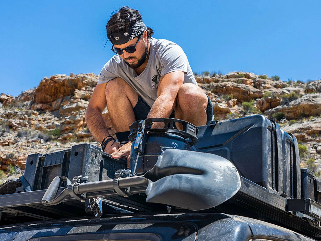 Paddel-, Spaten- AND Schaufel-Halterung Mit Ratsche - Von Front Runner 5 Paddel-, Spaten- AND Schaufel-Halterung Mit Ratsche - Von Front Runner – Bild 3